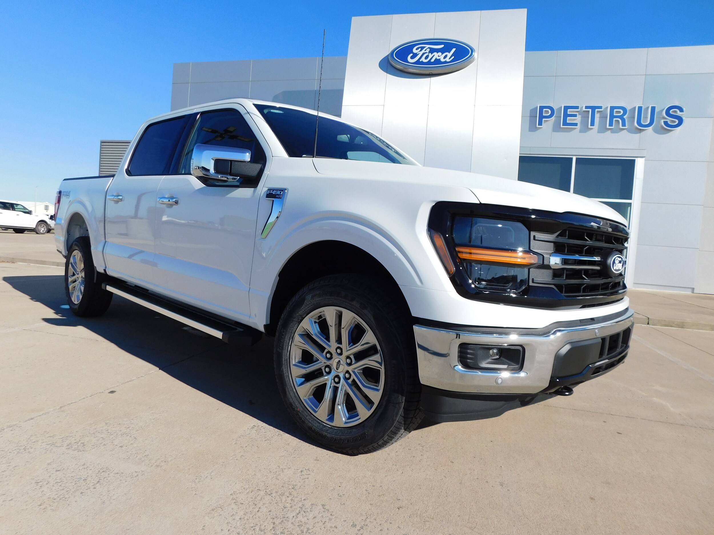 2025 Ford F-150 XLT photo 2