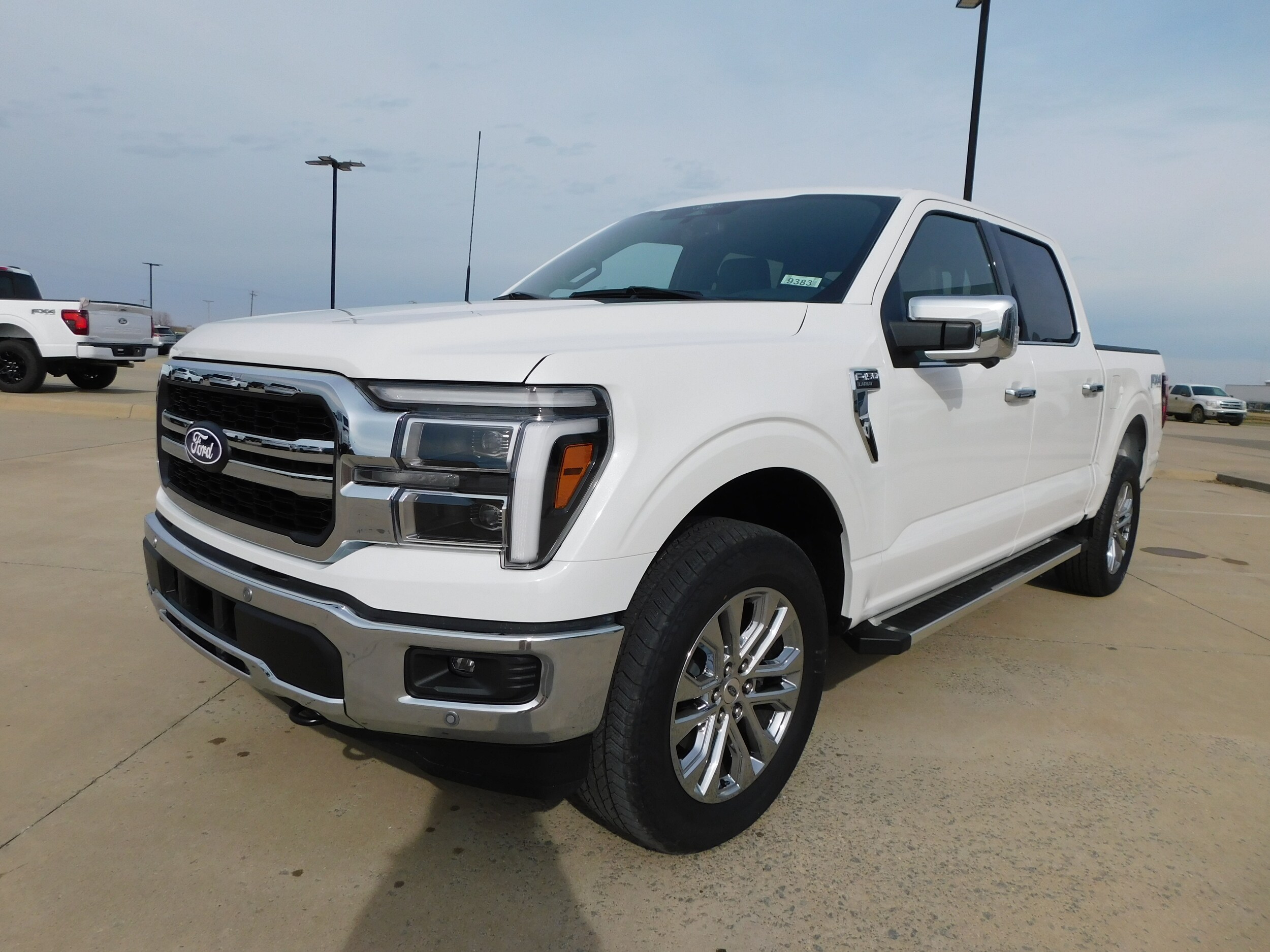 2025 Ford F-150 Lariat photo 3