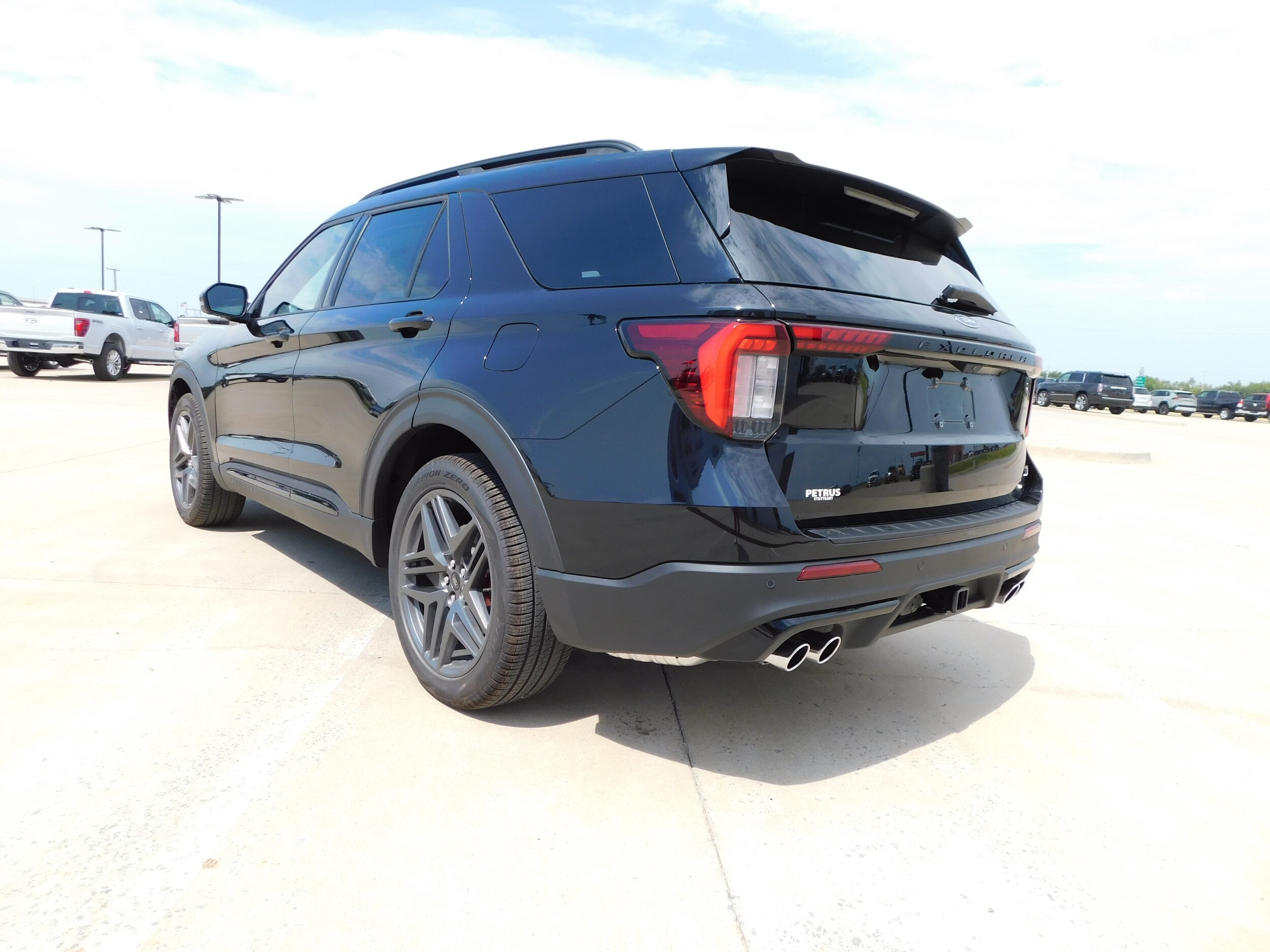 2025 Ford Explorer ST photo 3