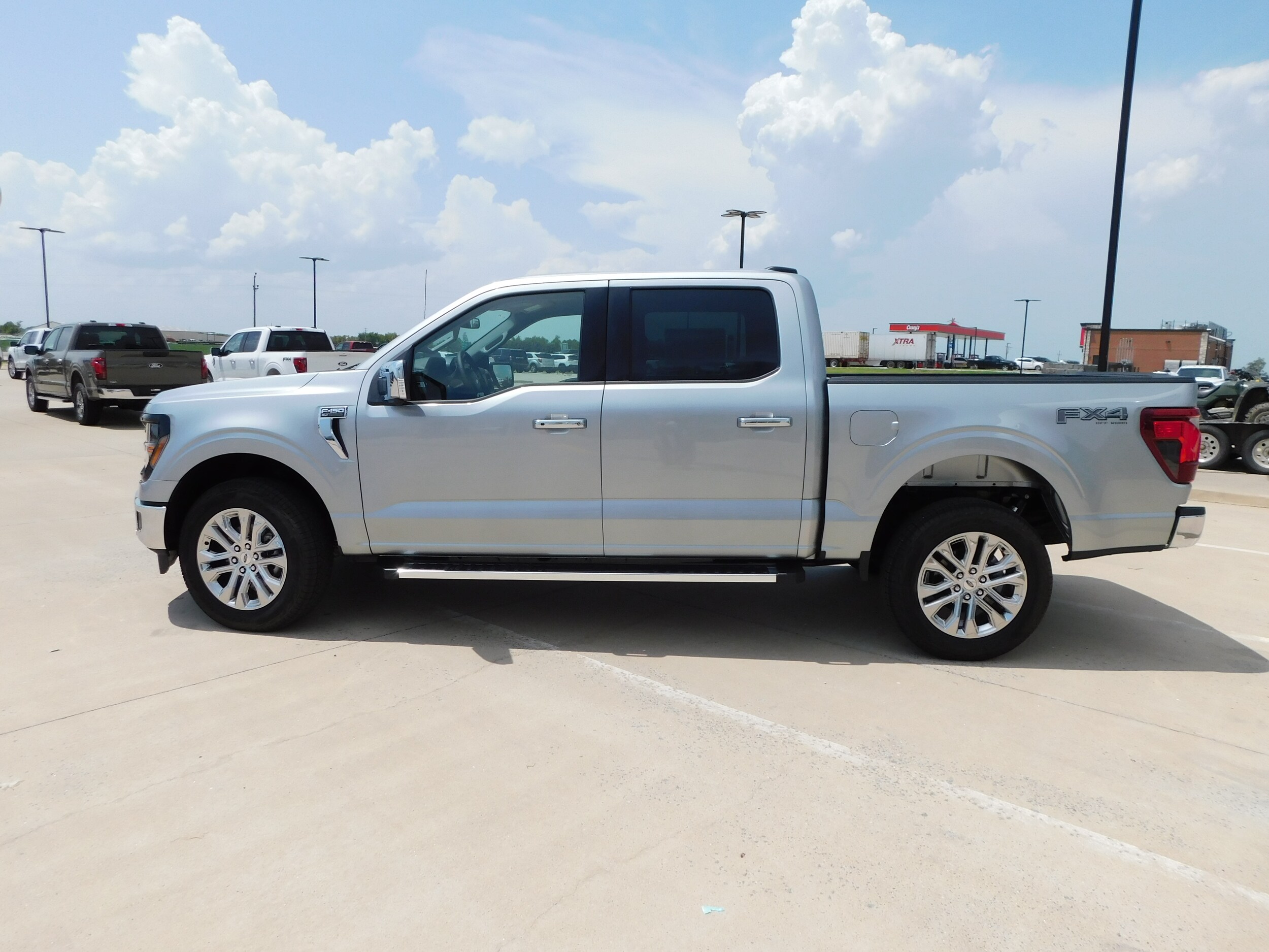 2025 Ford F-150 XLT photo 2