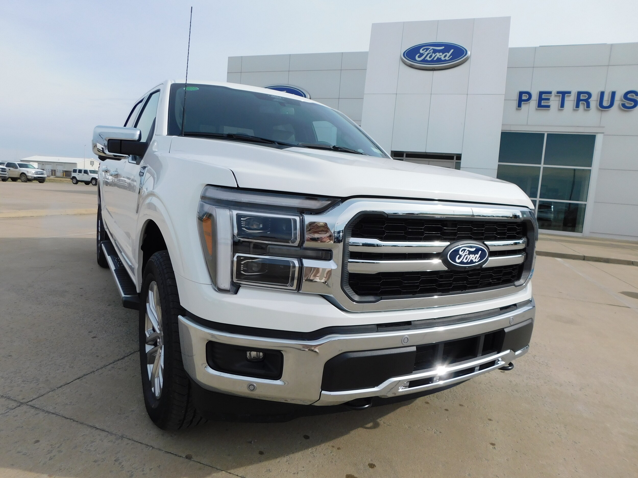 2025 Ford F-150 Lariat photo 2