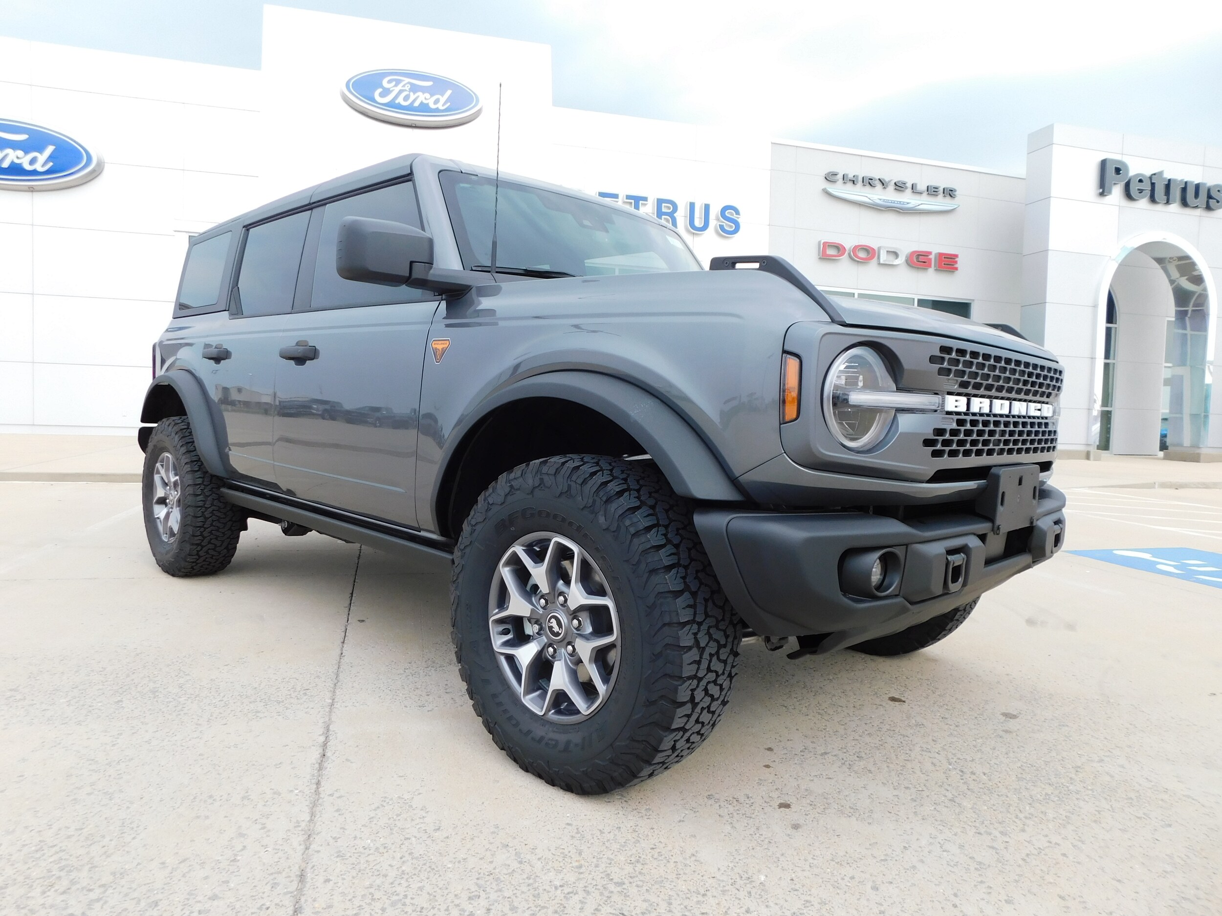 2025 Ford Bronco Badlands photo 2