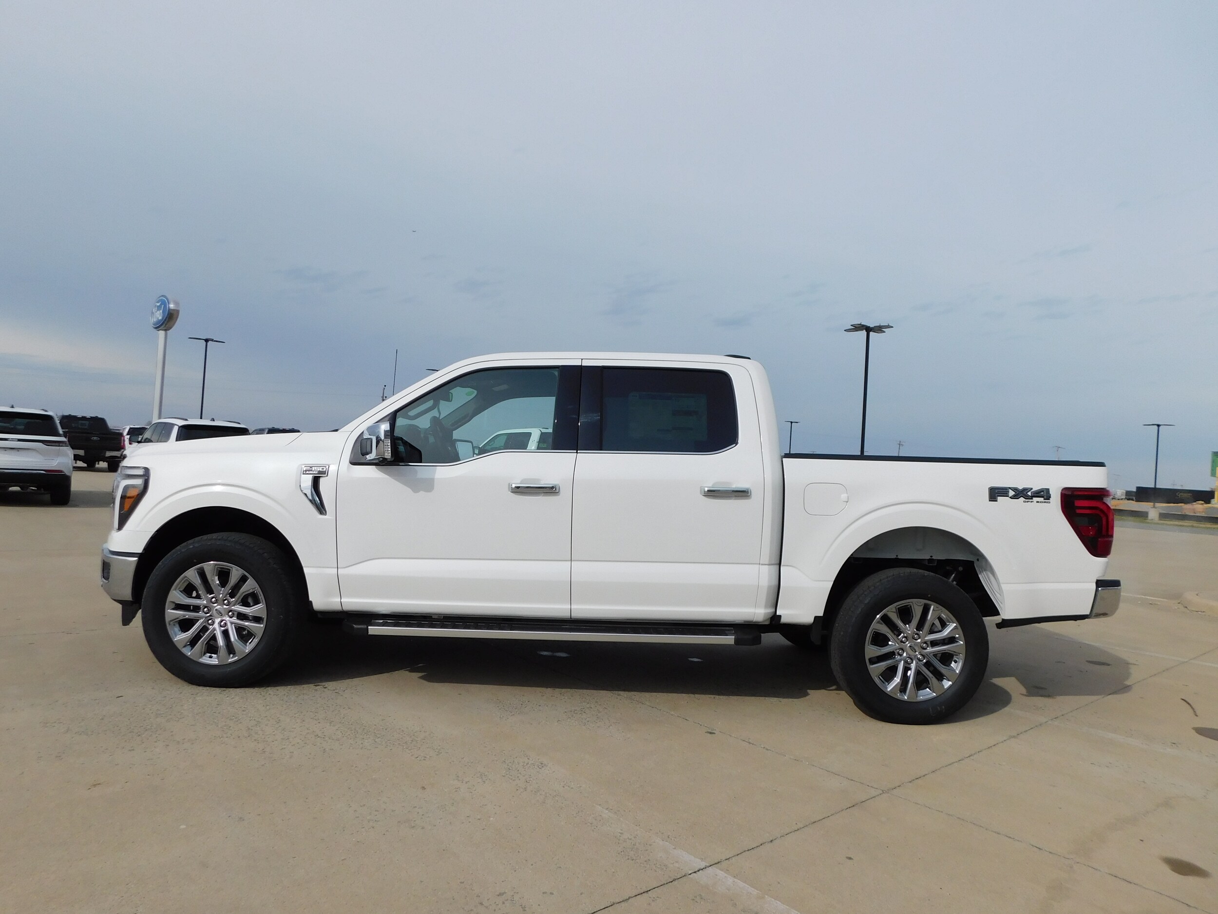 2025 Ford F-150 Lariat photo 4