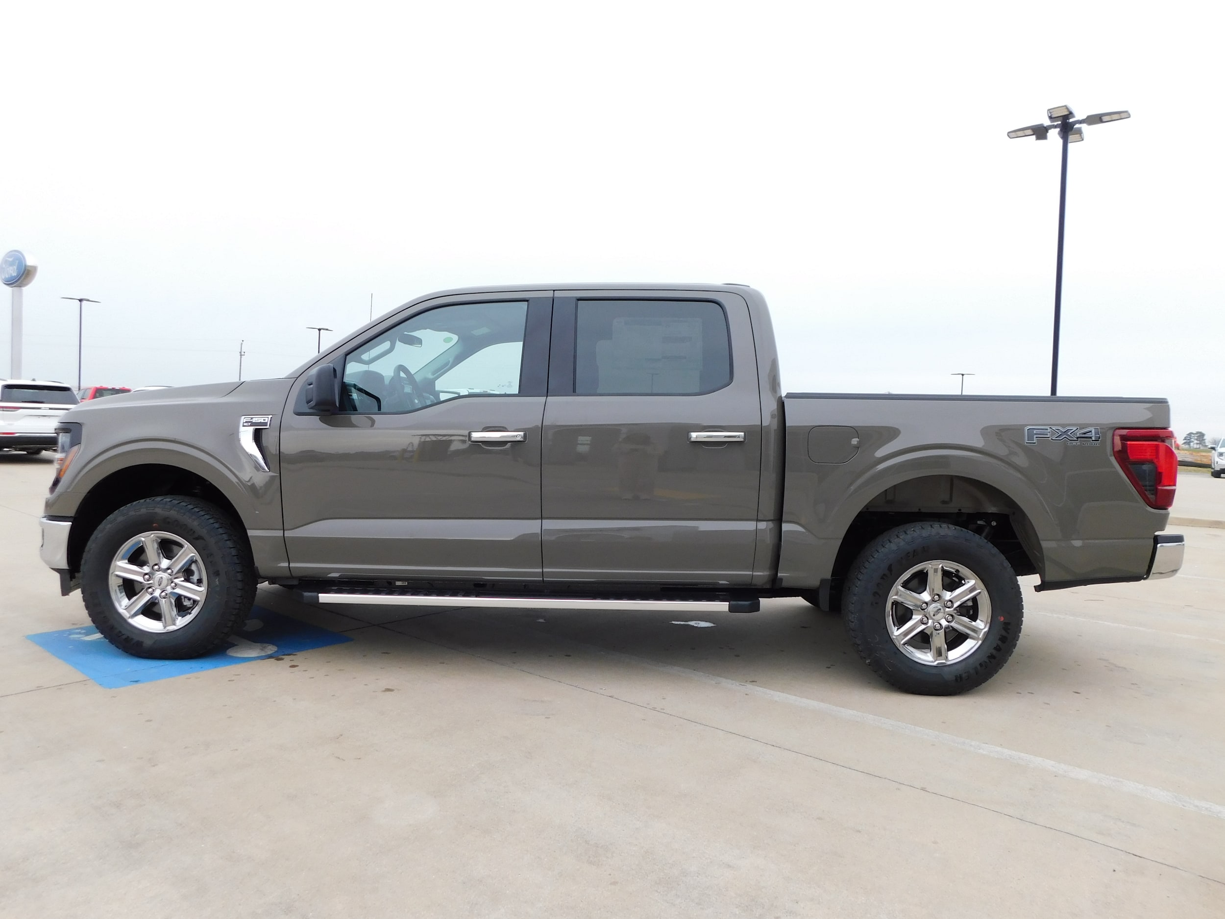 2025 Ford F-150 XLT photo 4