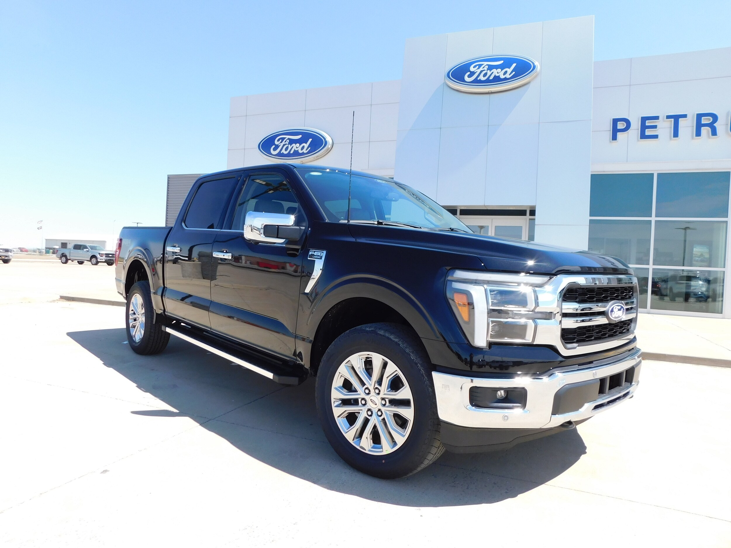 2025 Ford F-150 Lariat photo 2