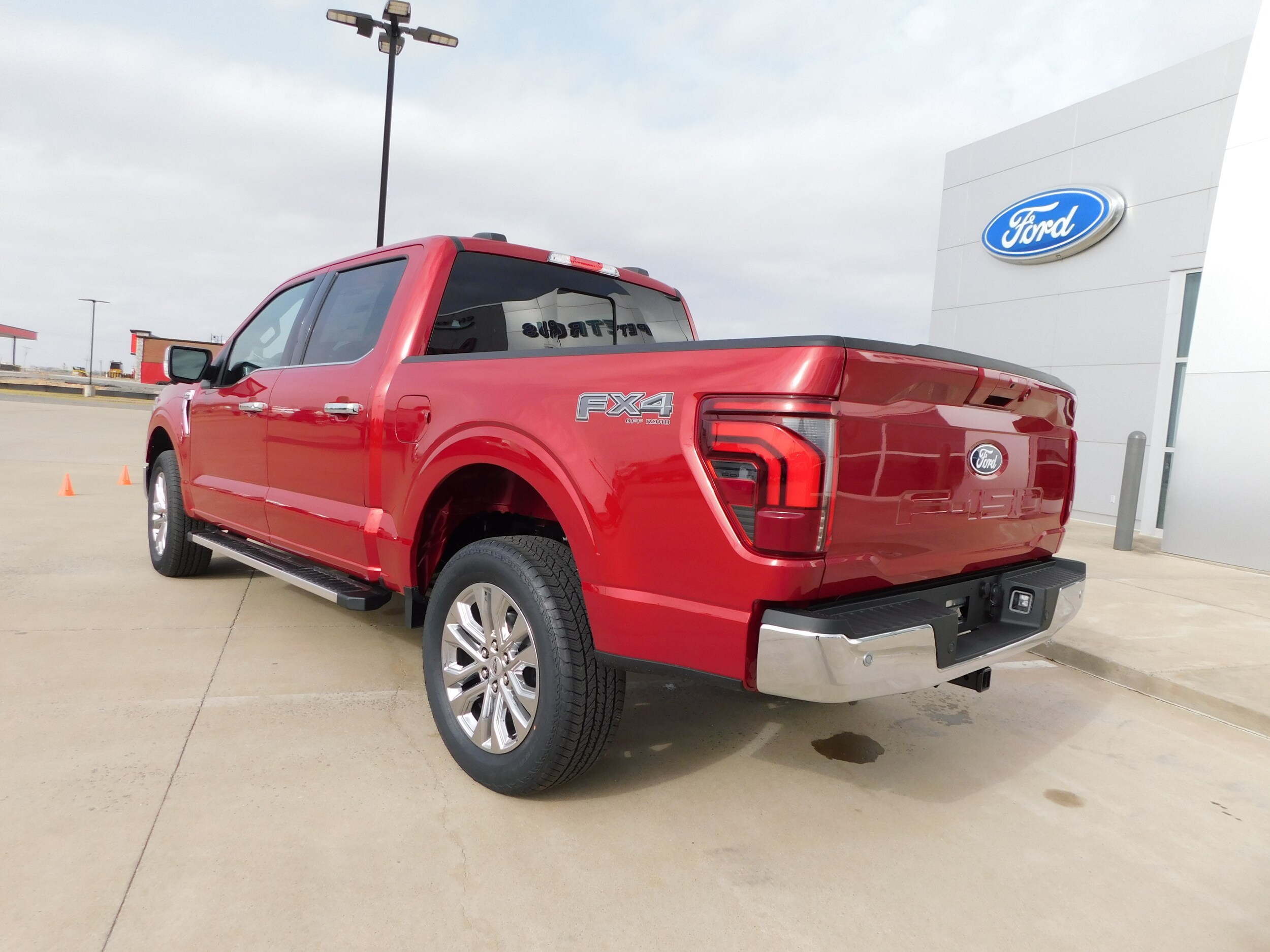 2025 Ford F-150 Lariat photo 3
