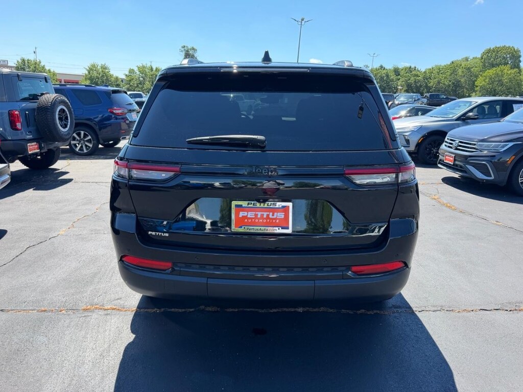 Used 2023 Jeep Grand Cherokee Altitude 4x4 SUV