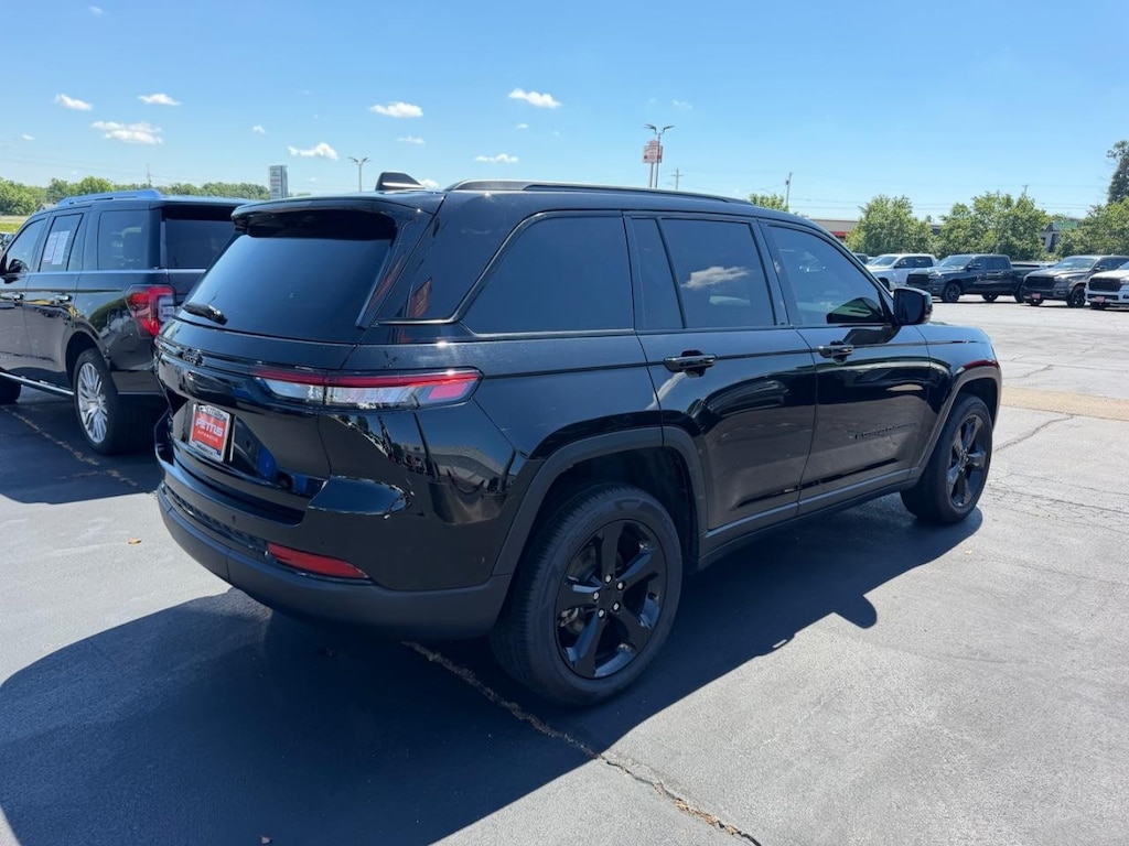 Used 2023 Jeep Grand Cherokee Altitude 4x4 SUV