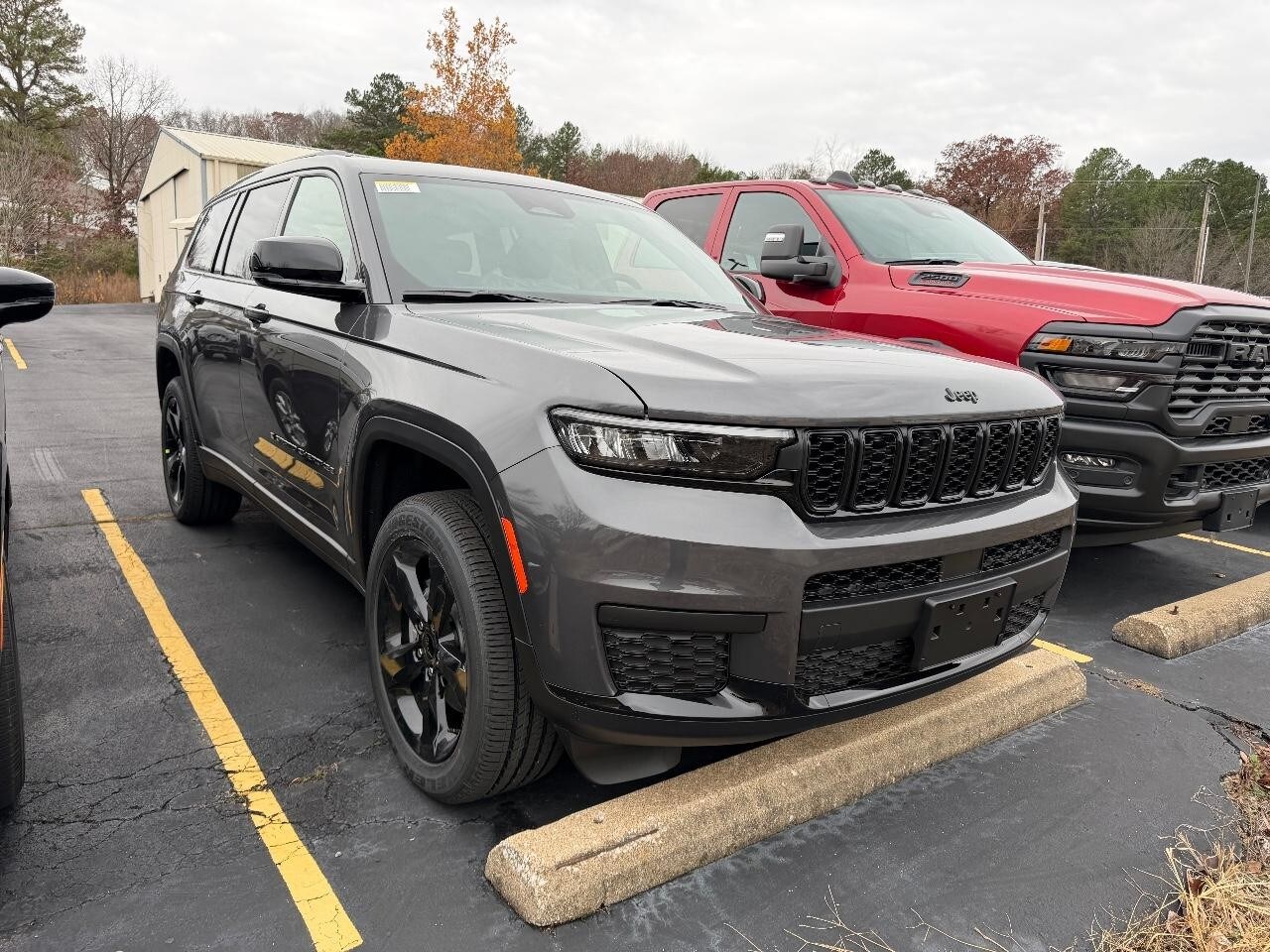 2025 Jeep Grand Cherokee Altitude photo 2