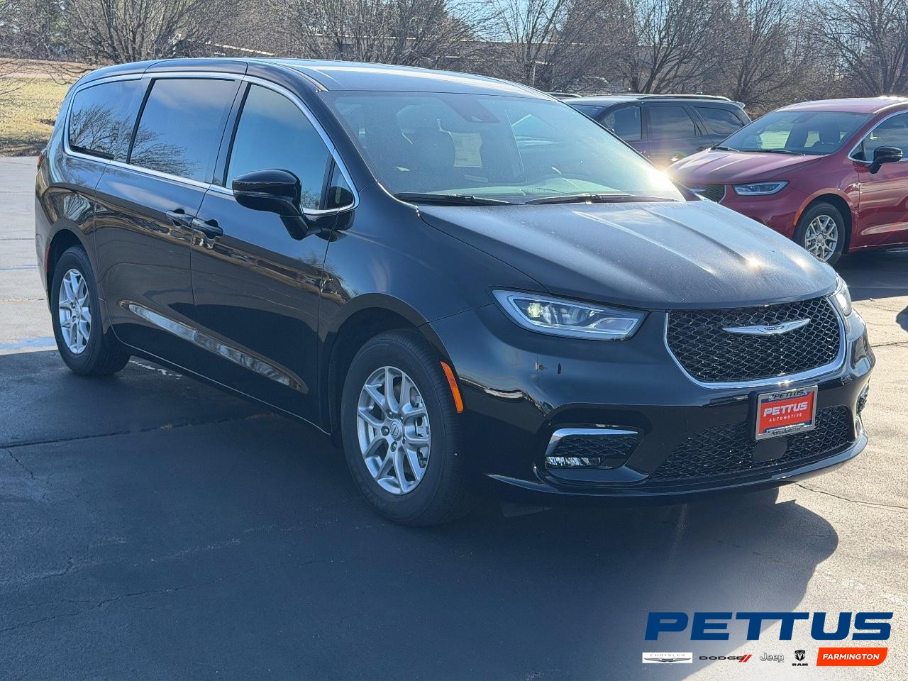 2026 Chrysler Pacifica Select's photo