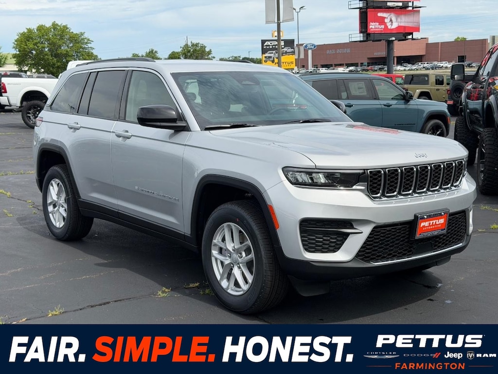 New 2026 Jeep Grand Cherokee Laredo 4x4 Sport Utility
