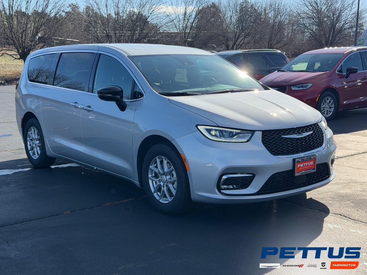 2026 Chrysler Pacifica Select's photo