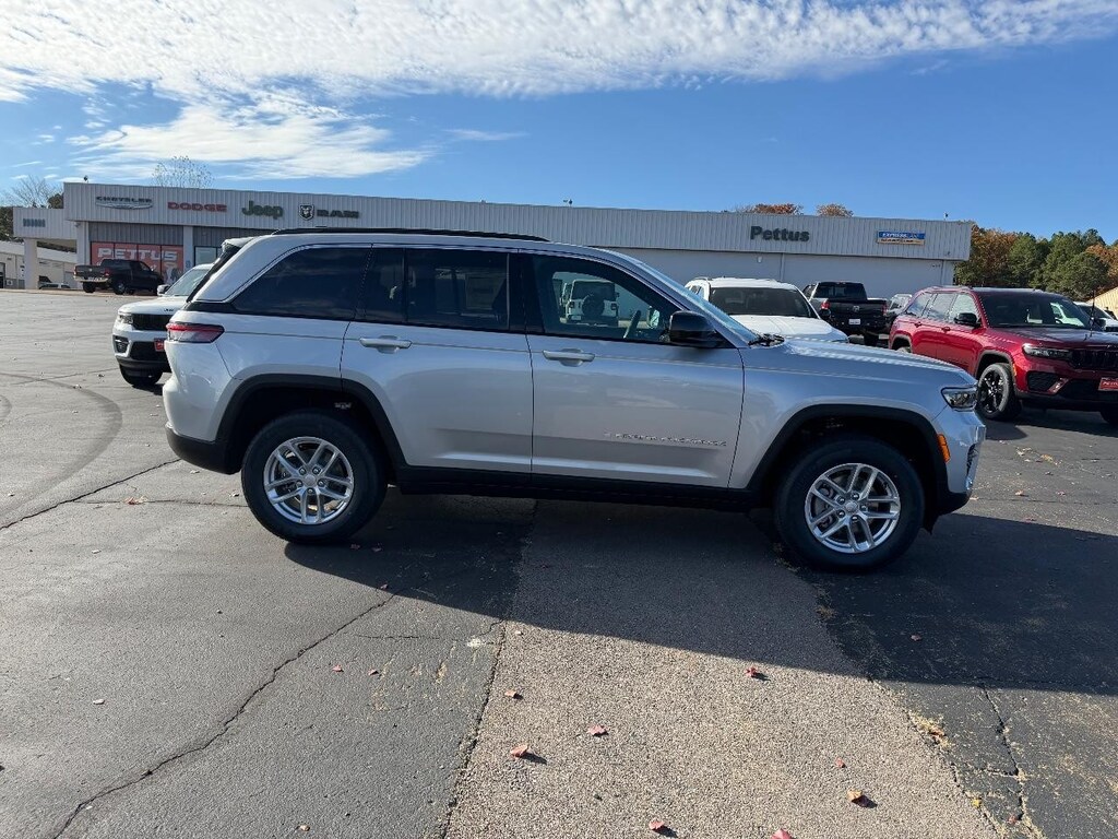 New 2025 Jeep Grand Cherokee Laredo X 4x4 Sport Utility