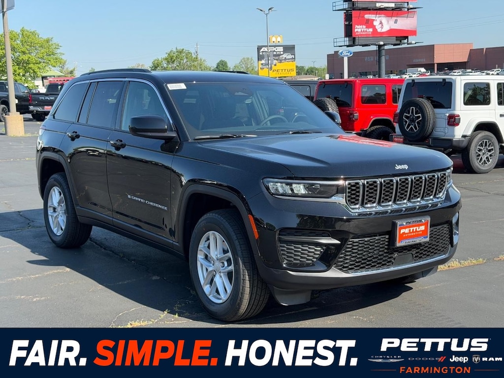 New 2026 Jeep Grand Cherokee Laredo 4x4 Sport Utility