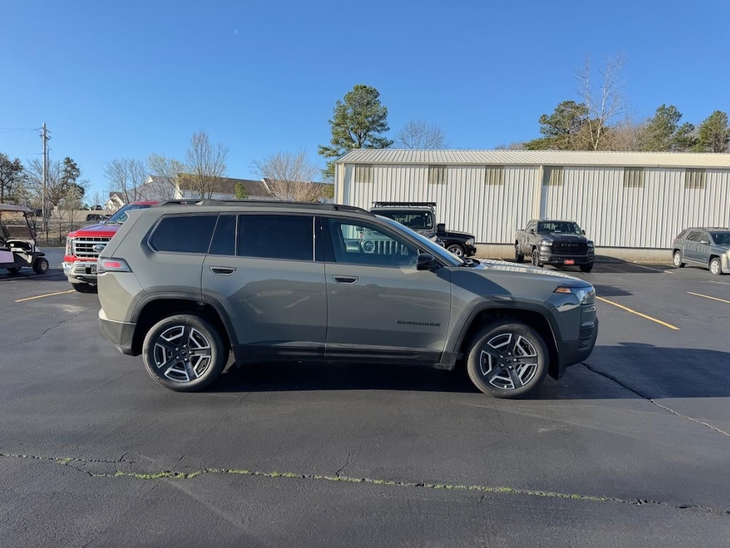 New 2026 Jeep Cherokee Laredo 4x4 Sport Utility