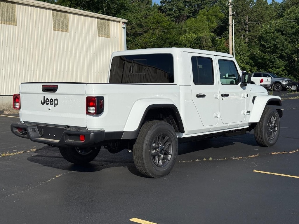 New 2026 Jeep Gladiator Sport S Pickup