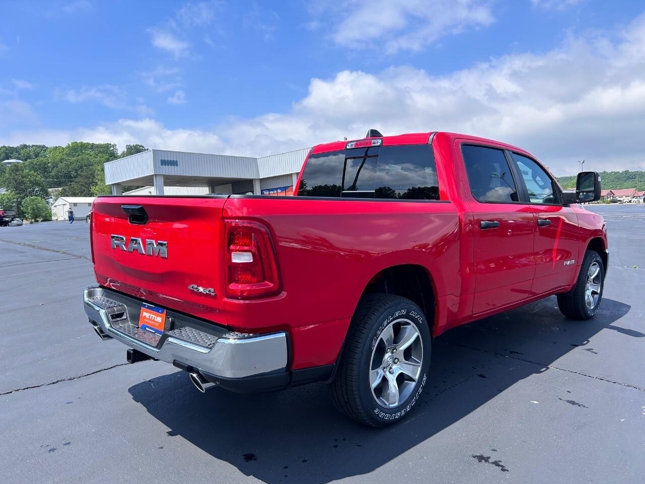 2025 Ram 1500 Tradesman photo 3