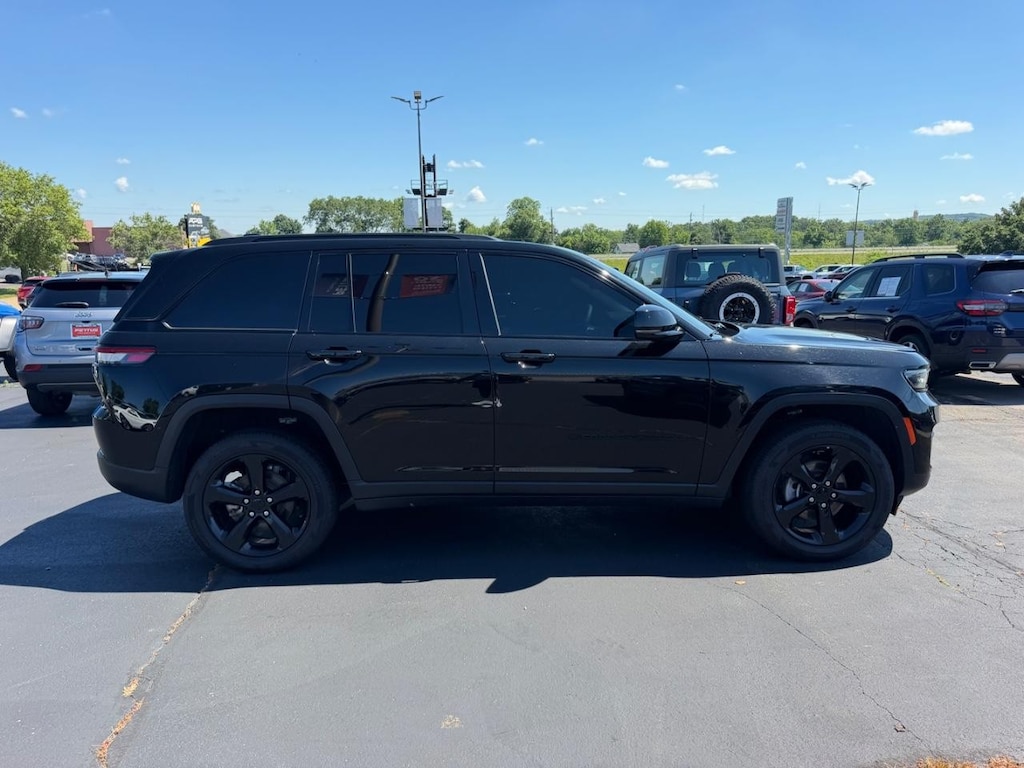 Used 2023 Jeep Grand Cherokee Altitude 4x4 SUV