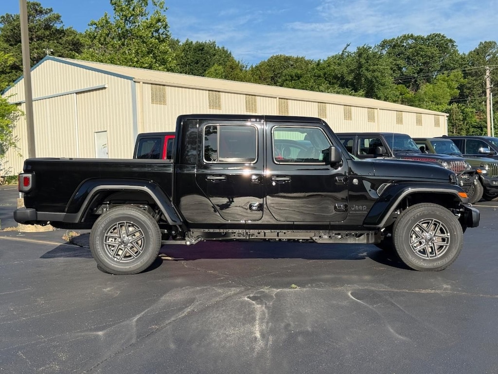 New 2026 Jeep Gladiator SPORT S 4X4 Pickup