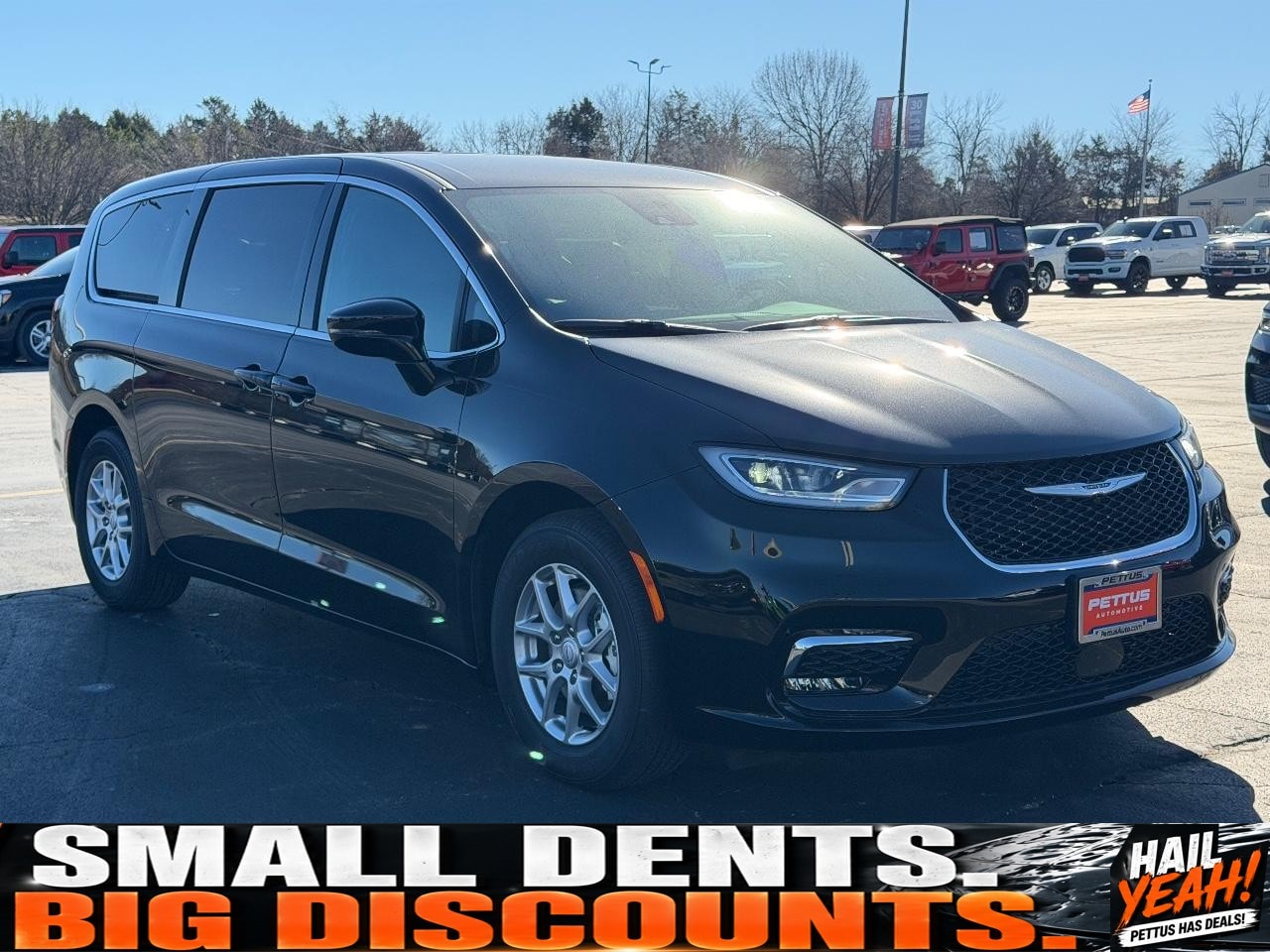 2026 Chrysler Pacifica Select's photo