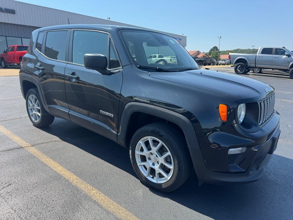 Used 2023 Jeep Renegade Latitude SUV