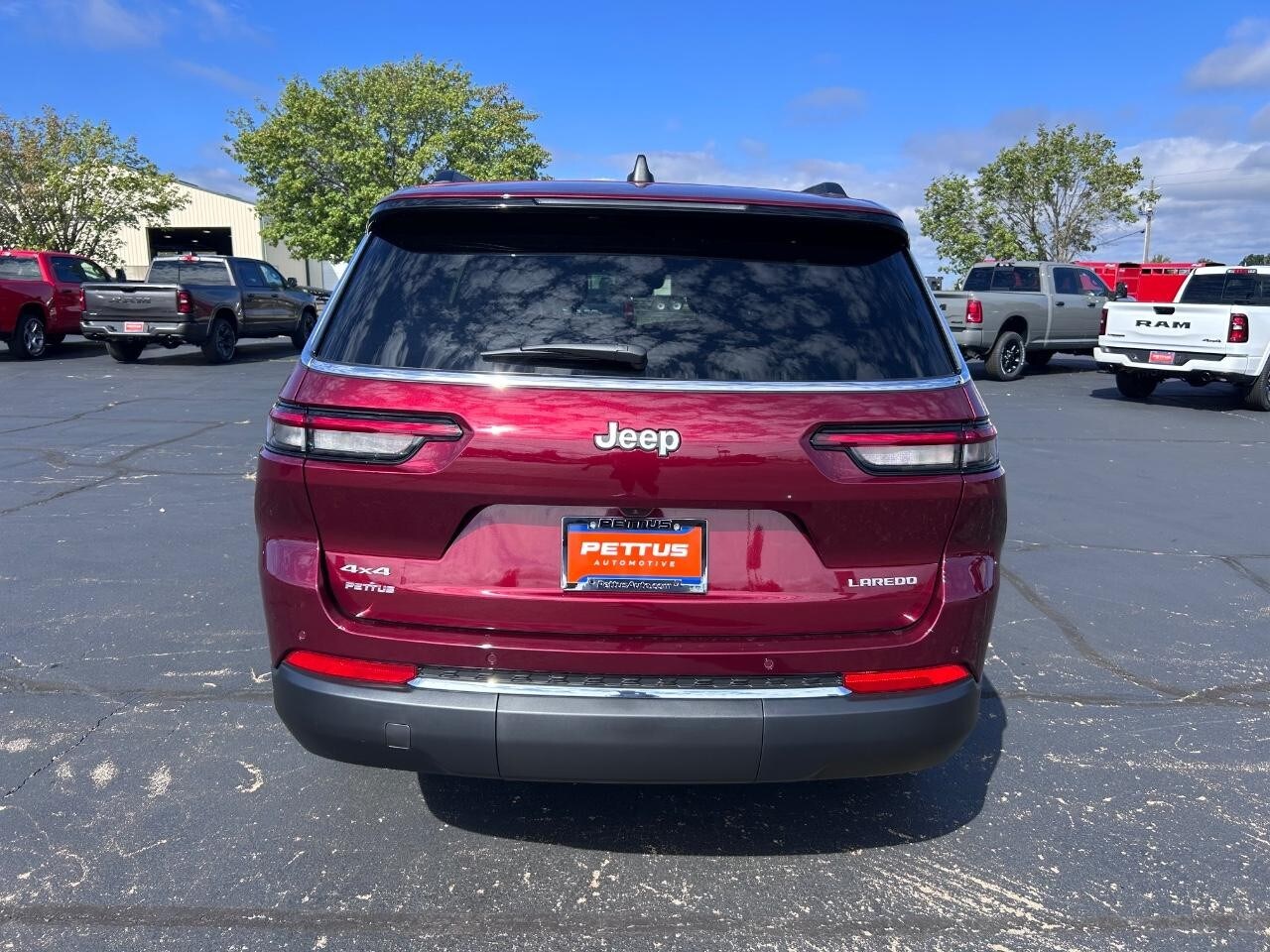 2025 Jeep Grand Cherokee Laredo photo 4