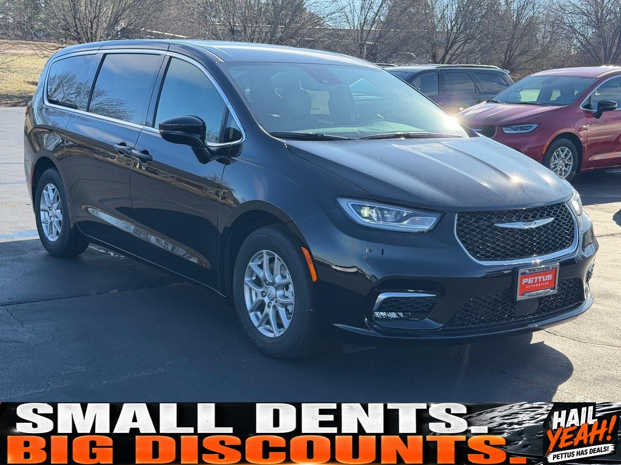 2026 Chrysler Pacifica Select's photo