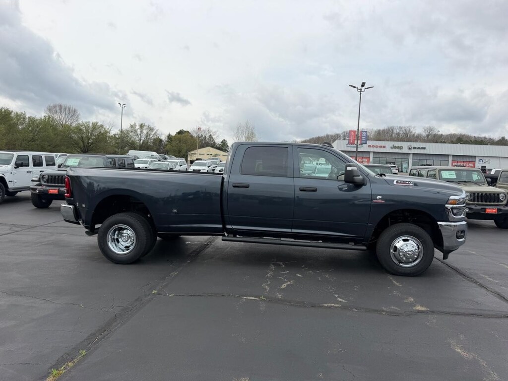 New 2026 Ram 3500 TRADESMAN CREW CAB 4X4 8' BOX Pickup