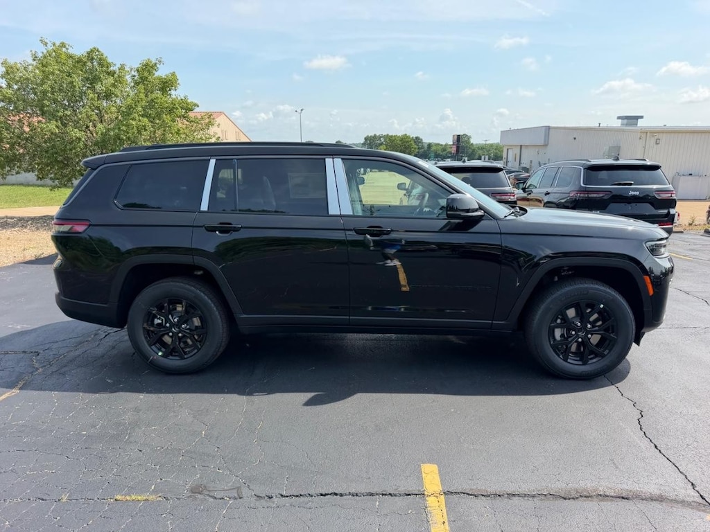 New 2026 Jeep Grand Cherokee L Laredo Altitude 4x4 Sport Utility