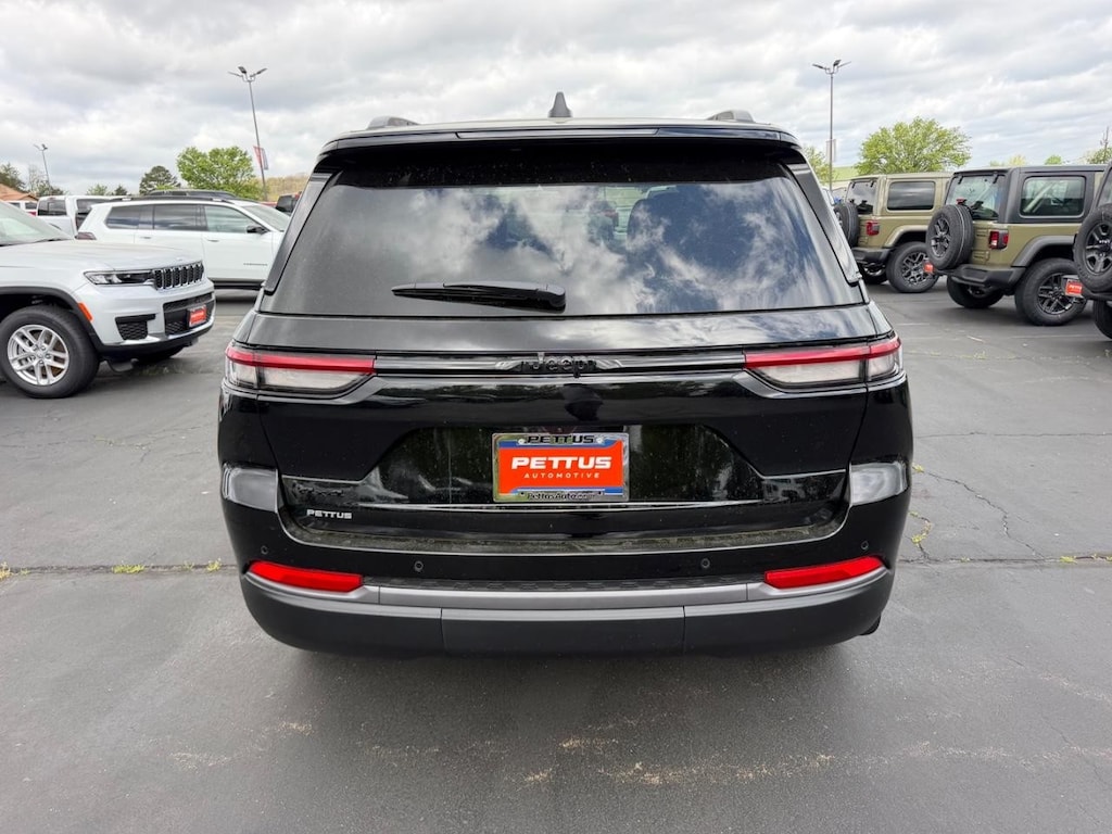 New 2026 Jeep Grand Cherokee Laredo Altitude 4x4 Sport Utility