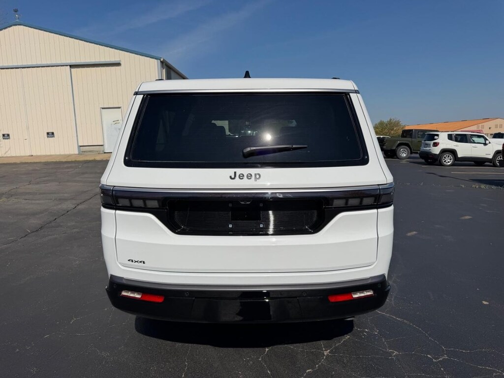 New 2026 Jeep Grand Wagoneer L 4x4 Sport Utility