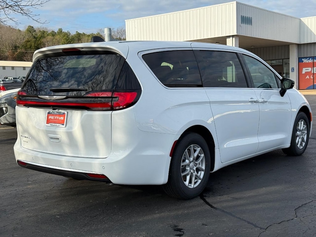 New 2026 Chrysler Pacifica Select FWD Passenger Van