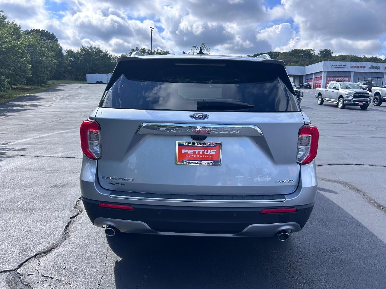 2023 Ford Explorer Limited photo 2