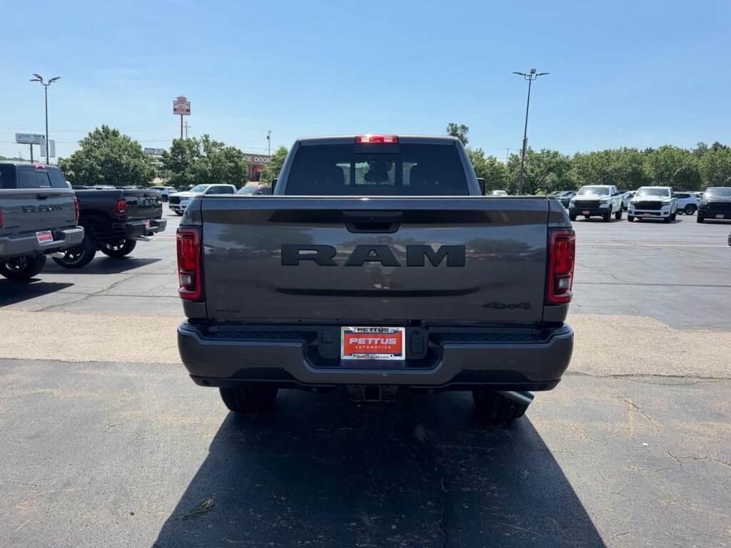 New 2026 Ram 2500 BLACK EXPRESS CREW CAB 4X4 6'4 BOX Pickup