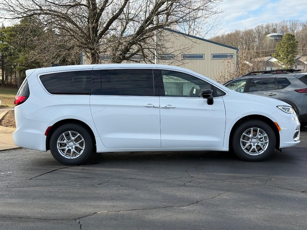 New 2026 Chrysler Pacifica Select FWD Passenger Van