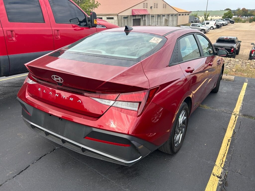 Used 2024 Hyundai Elantra SEL IVT Sedan