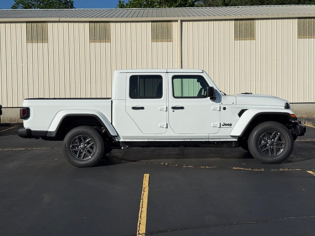 New 2026 Jeep Gladiator Sport S Pickup