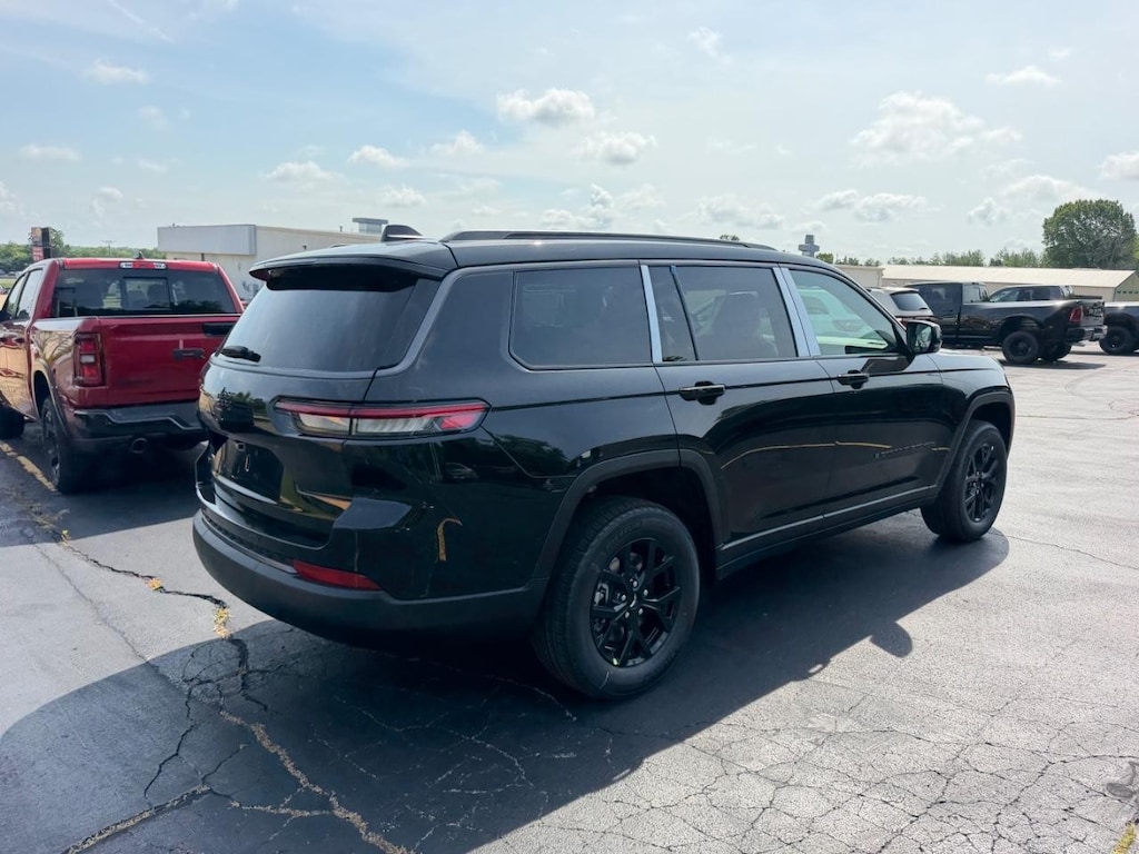 New 2026 Jeep Grand Cherokee L Laredo Altitude 4x4 Sport Utility