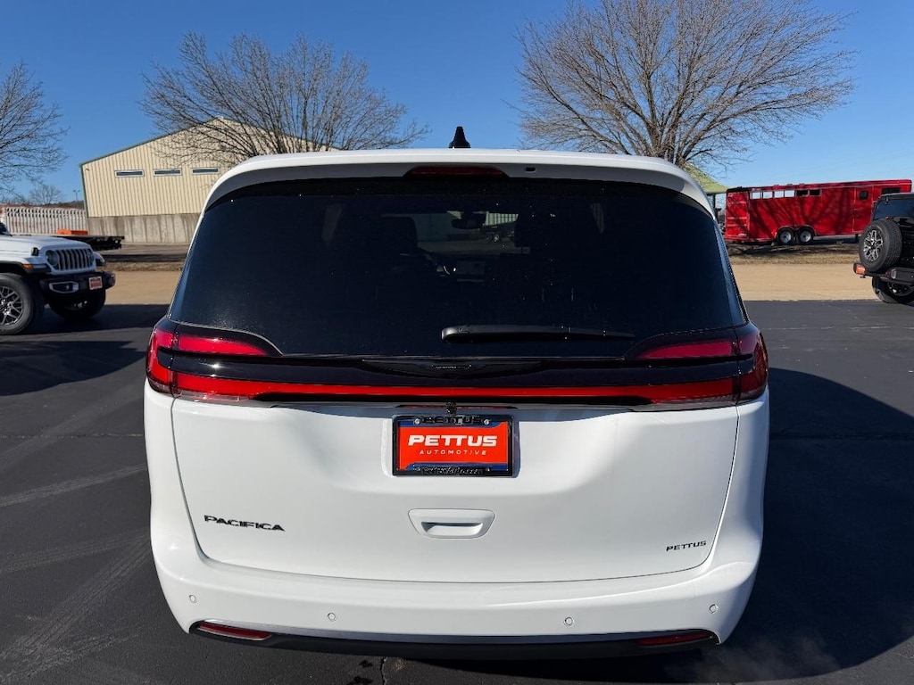 New 2026 Chrysler Pacifica SELECT Passenger Van