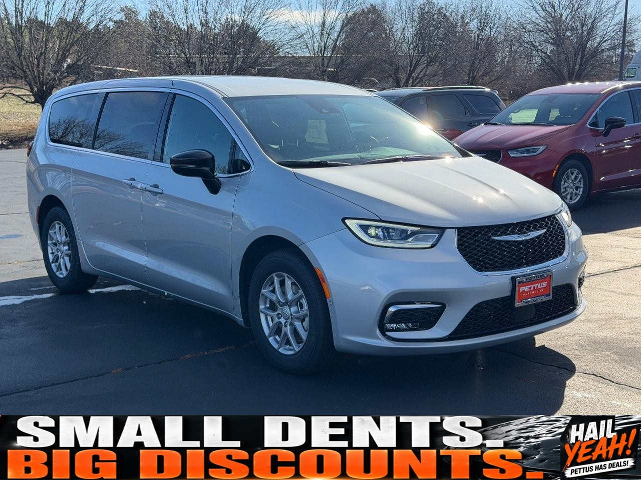 2026 Chrysler Pacifica Select's photo