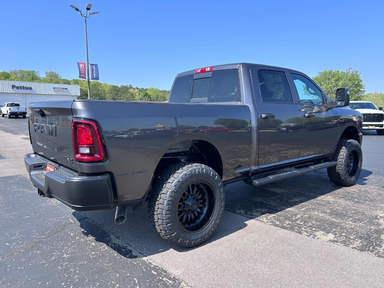 2025 Ram 2500 Tradesman photo 3