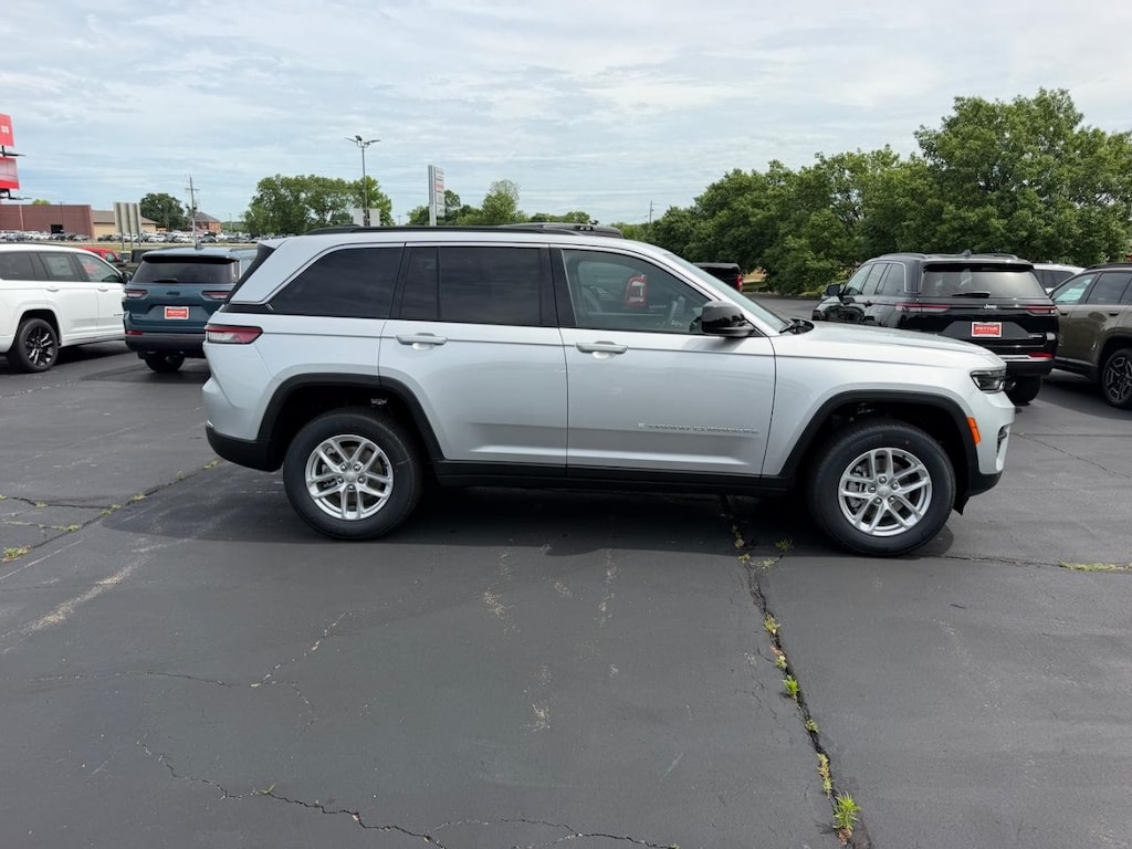 New 2026 Jeep Grand Cherokee LAREDO 4X4 Sport Utility