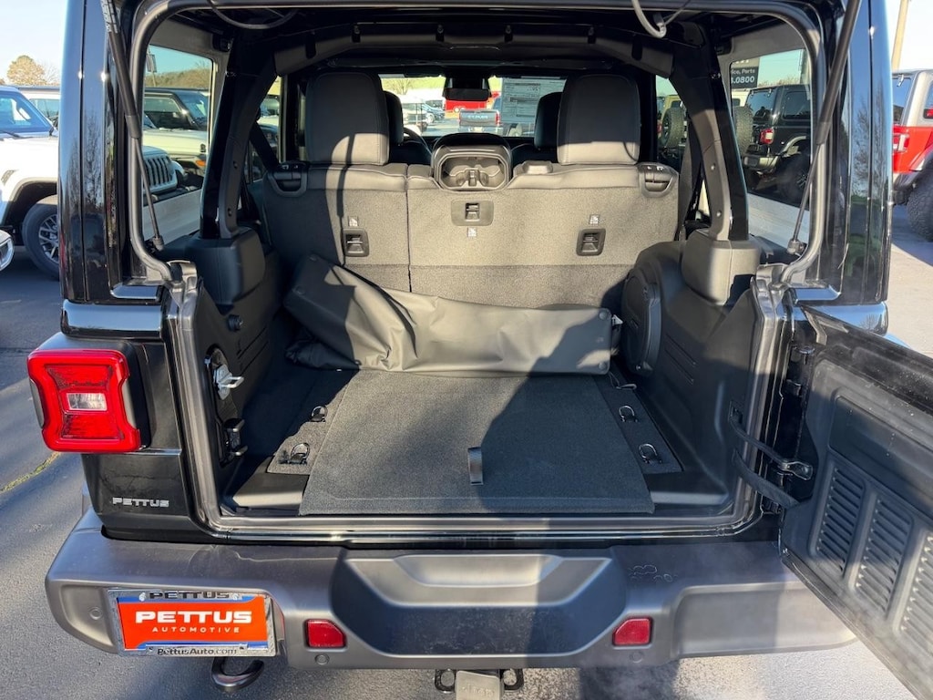 New 2026 Jeep Wrangler 4-DOOR SAHARA Sport Utility