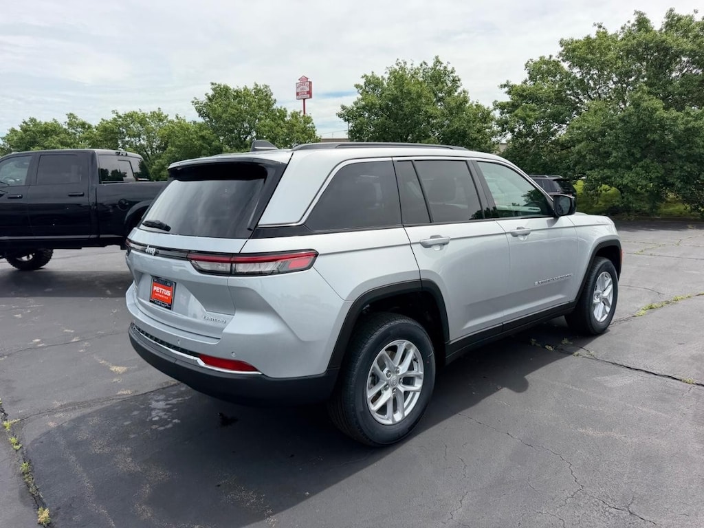 New 2026 Jeep Grand Cherokee LAREDO 4X4 Sport Utility
