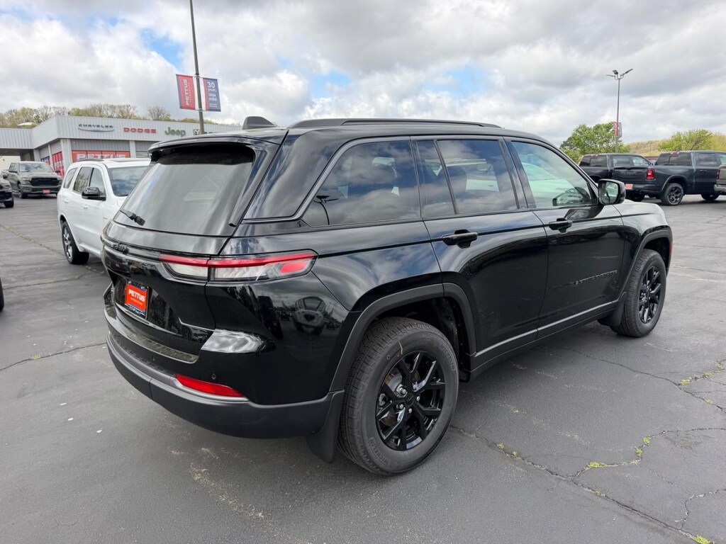 New 2026 Jeep Grand Cherokee Laredo Altitude 4x4 Sport Utility