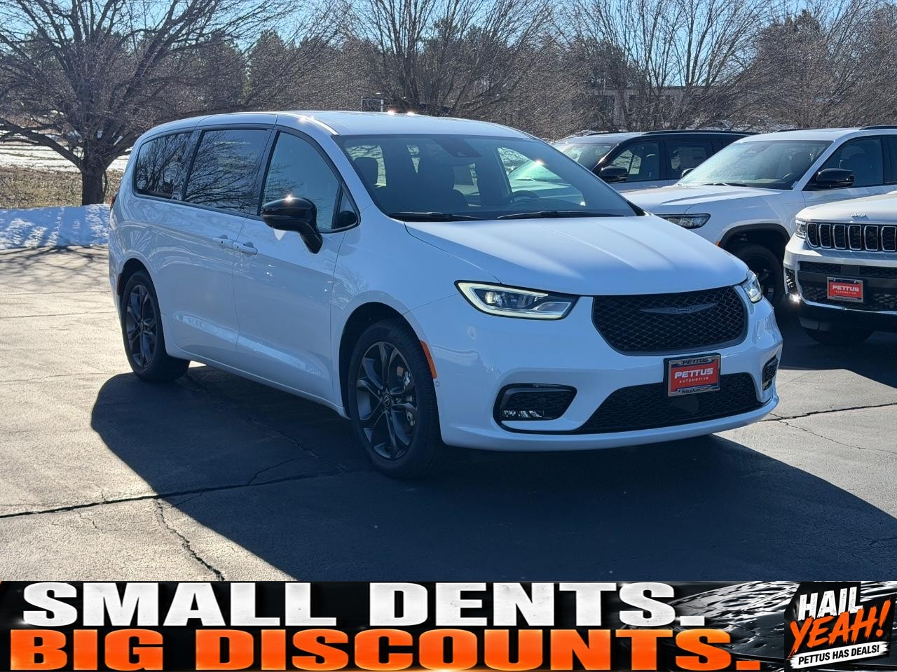 2026 Chrysler Pacifica Select's photo
