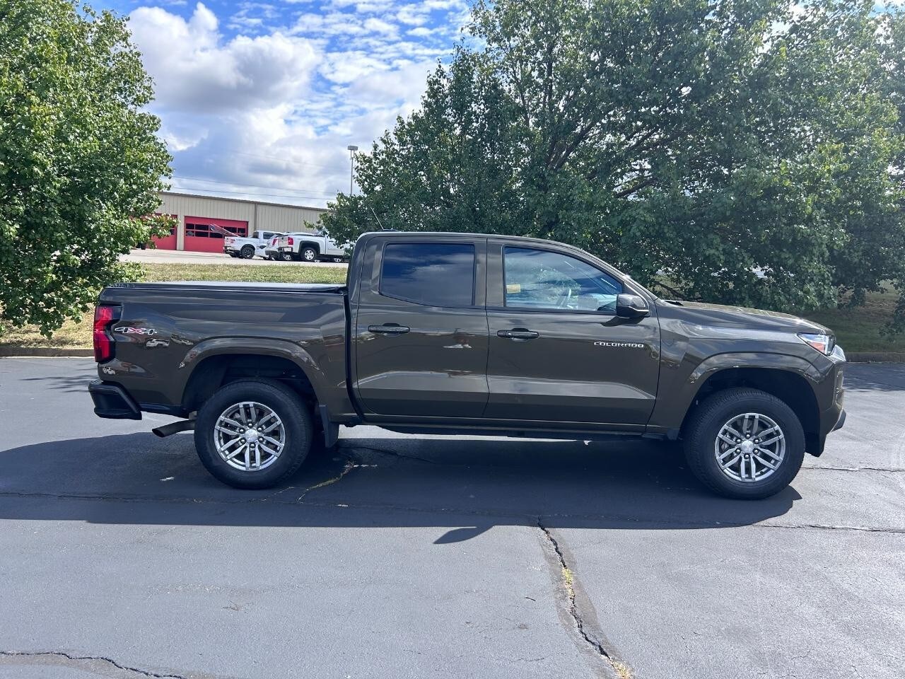 2024 Chevrolet Colorado LT photo 2