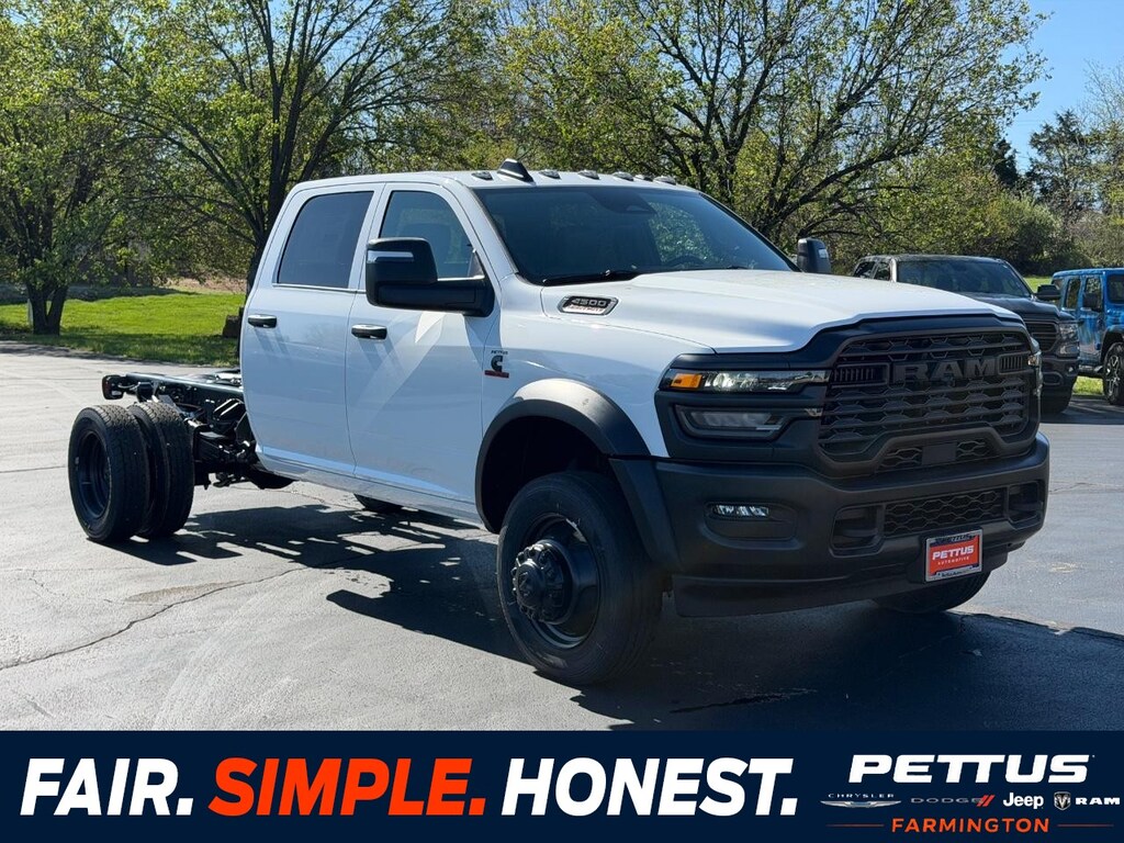 New 2026 Ram 5500 Chassis Cab TRADESMAN CREW 4X4 84' CA Pickup