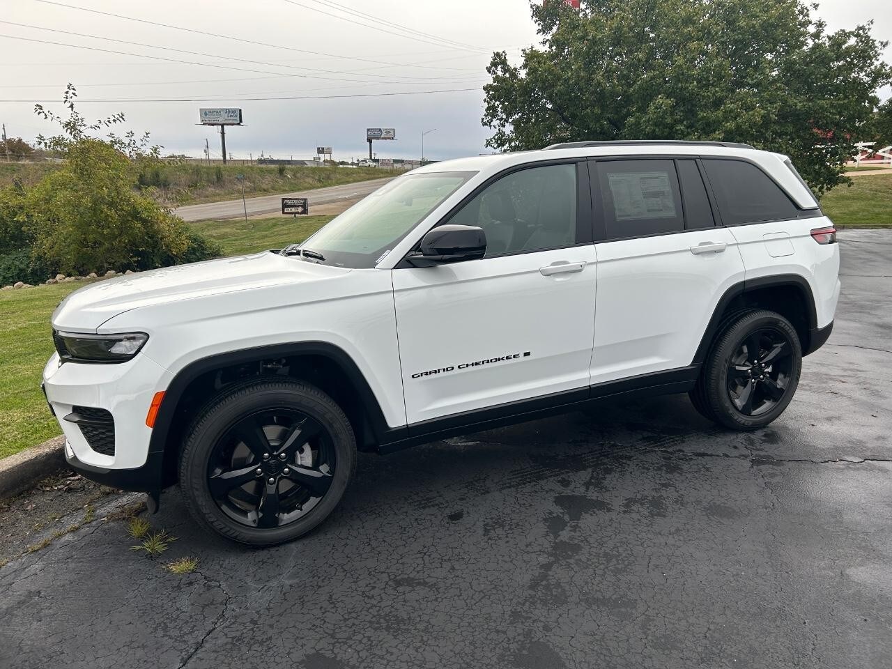 2025 Jeep Grand Cherokee Altitude X photo 2