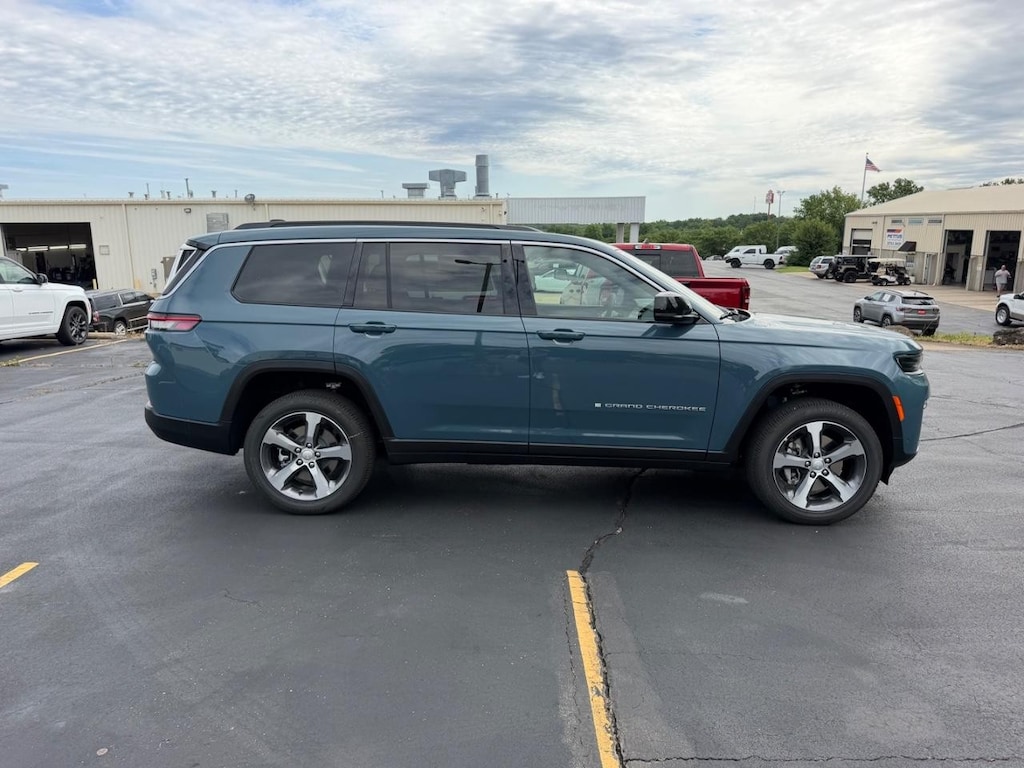 New 2026 Jeep Grand Cherokee L Limited 4x4 Sport Utility